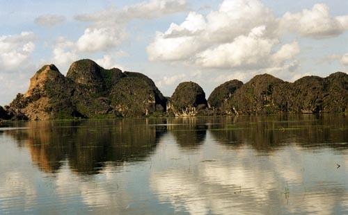 Kemh Ga River, near Ninh Binh, Vietnam