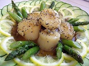 Stir Fried Asparagus with Scallops in Black Pepper