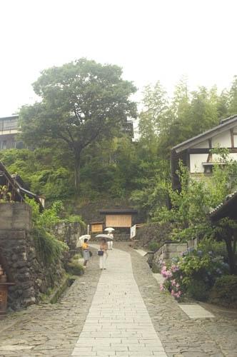 Kiso Valley, Japan: The trail leads up through "Old Magome".