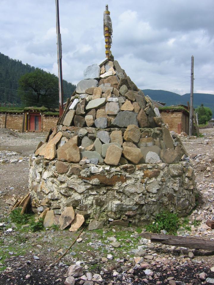 A memorial stupa in Zhongdiang