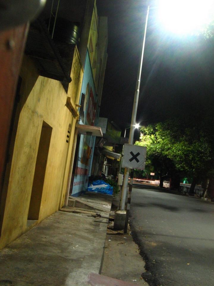 Taken somewhere in the middle of Pondicherry around midnight. 2 sec exposure, f/5.6 