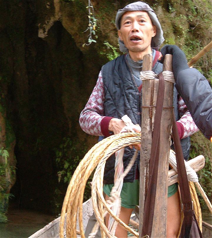 Zhou de Li is a boat tracker in the Bamboo Gorge