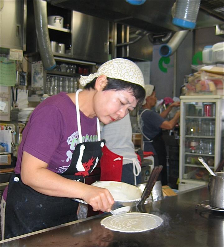 A Japanese pancake artist at work