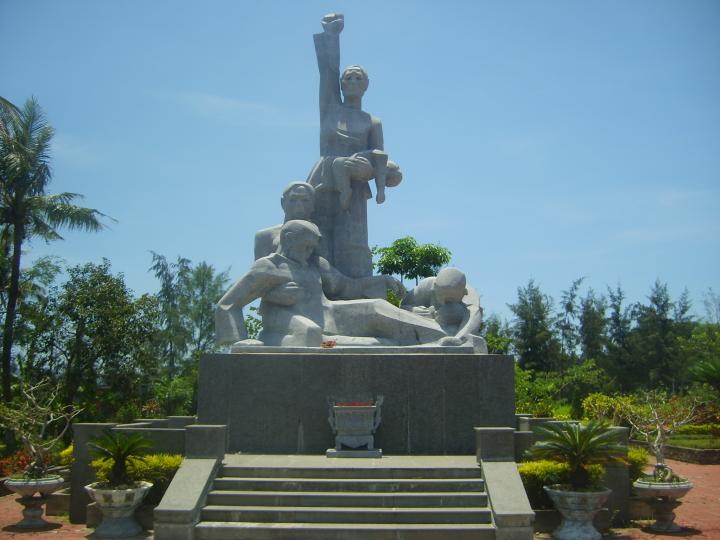 Statue depicting a defiant mother and her family members dying, a tragic symbol of the 1968 My Lai massacre.