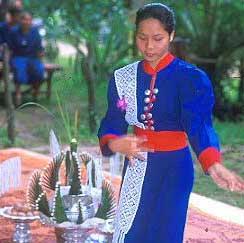 Traditional dancer, Ban Nong Hoi Yai village