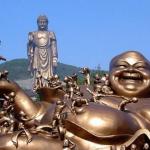 The giant bronze embossment is very popular among tourists.